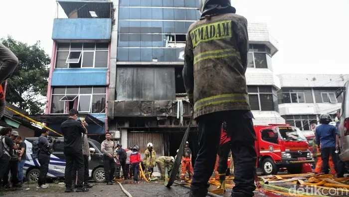 potret-terkini-pascakebakaran-di-cempaka-putih-21-orang-tewas-1765280143189_169